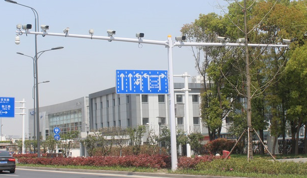 交通監控（kòng）杆件